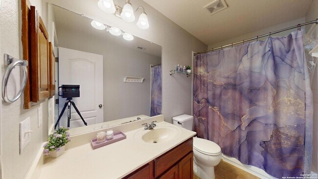 Building Photo - 522 Baltustrol Dr