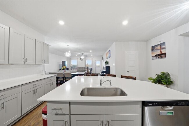 Building Photo - 318 Merriman Rd