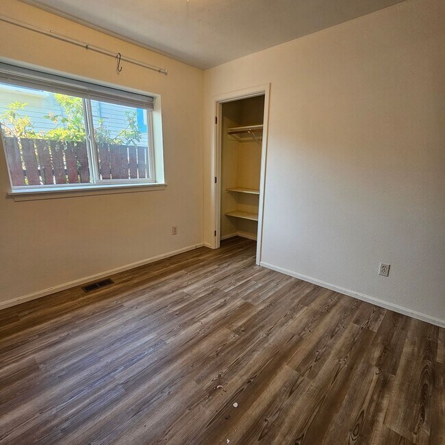 Building Photo - 1143 Naval Ave