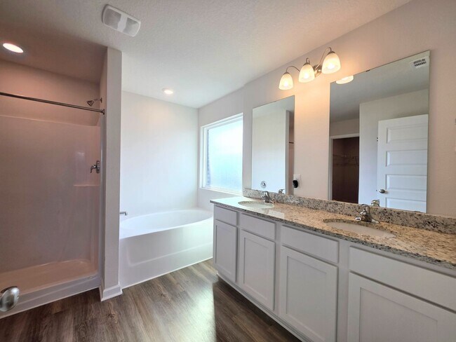 Building Photo - Nearly New 4BR/2BA home close to I10 with energy savings built in