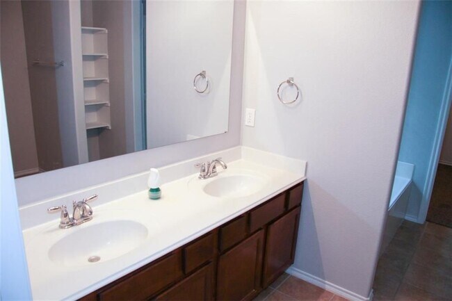 Building Photo - 3613 Dove Ln