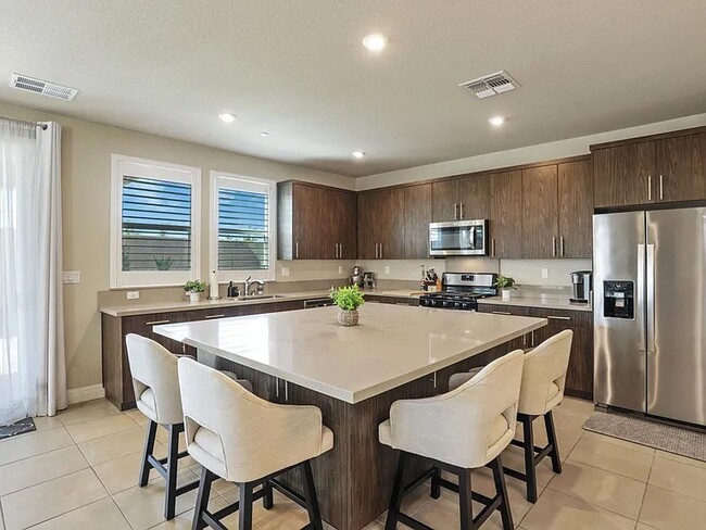 Building Photo - 2742 Carnation Way