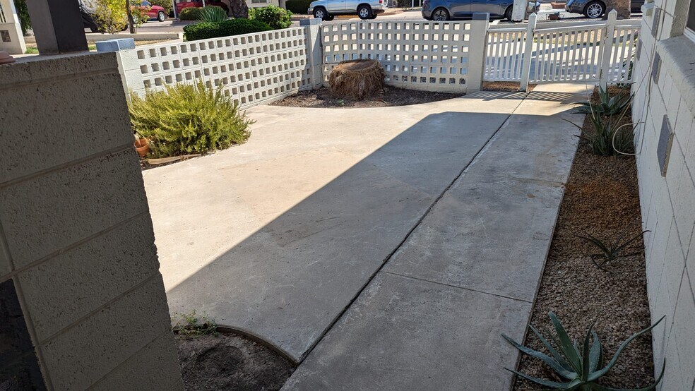 Building Photo - 6524 N 12th Pl