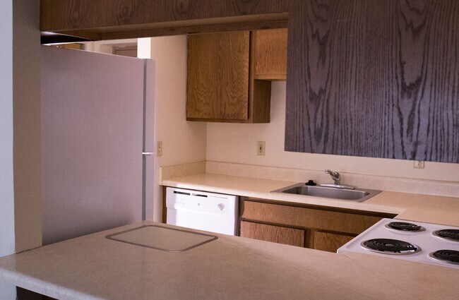 Building Photo - Fairmount East II - 2 Bedroom 2 Bath Middl...