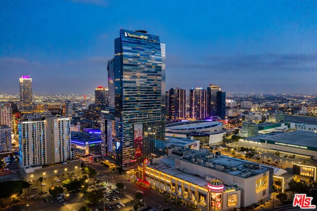 Building Photo - 900 W Olympic Blvd