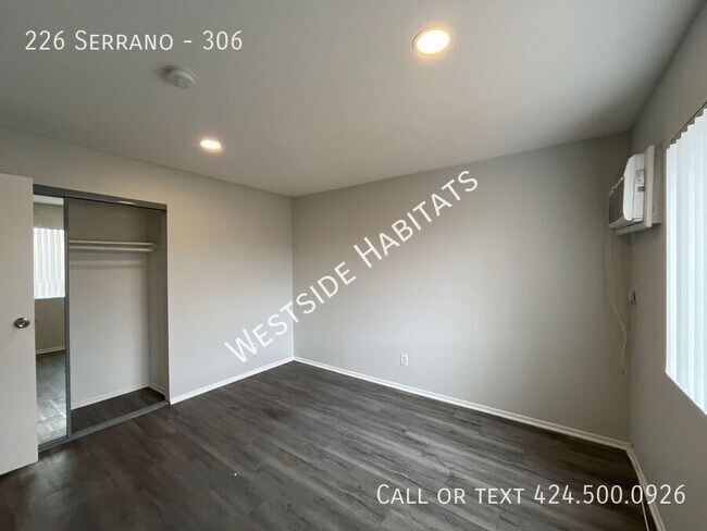 Building Photo - 226 Serrano-306