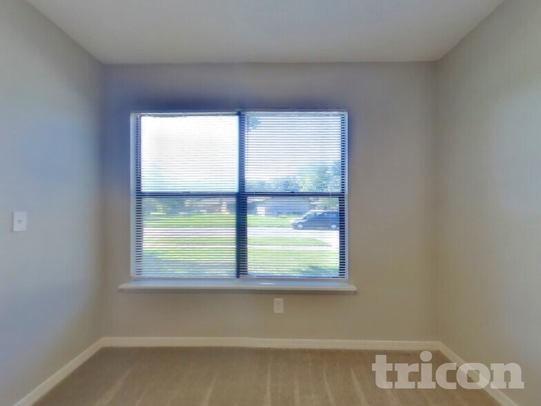 Building Photo - 7091 Beechfern Ln S