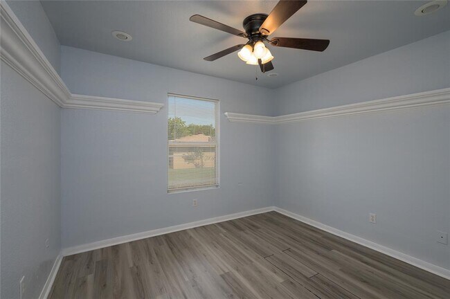 Building Photo - 2401 Haven Dr