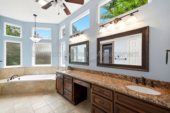 Building Photo - 7239 N Hearthstone Green Dr