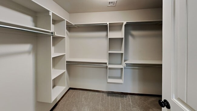 Building Photo - Beautiful 4 Bedroom 2 Bathroom Home in Pie...