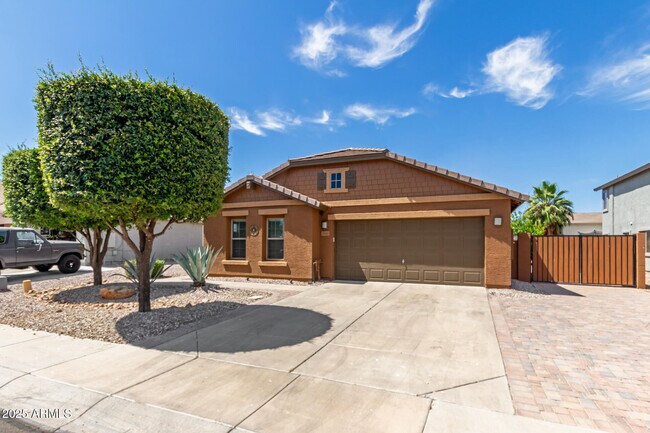 Building Photo - 2560 W Canyon Way