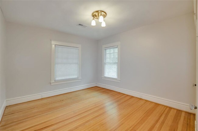 Building Photo - 908 Kipling St