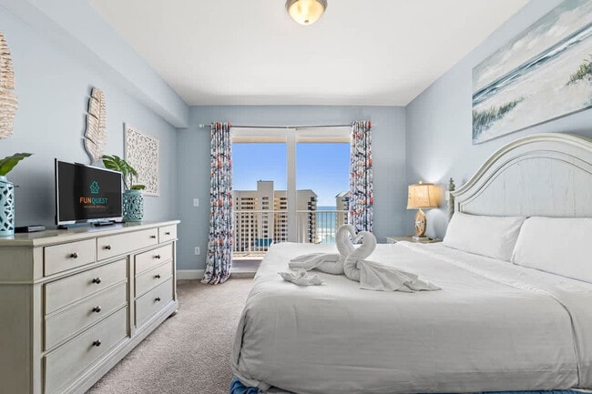 Building Photo - 9902 S Thomas Dr