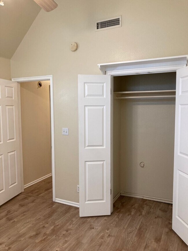 Building Photo - Spacious 3BDRM Home in Blackberry Ridge, V...
