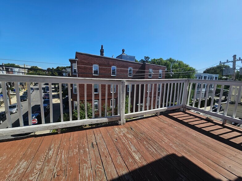 Building Photo - 56 Mansfield St