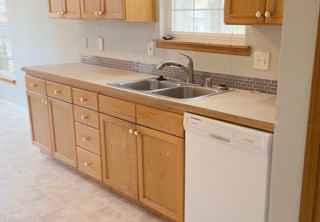 Building Photo - 847 Locust St