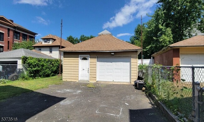 Building Photo - 16 Van Cleve Ave