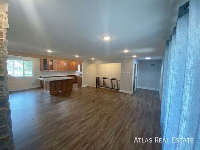 Building Photo - 6201 S Clarkson St