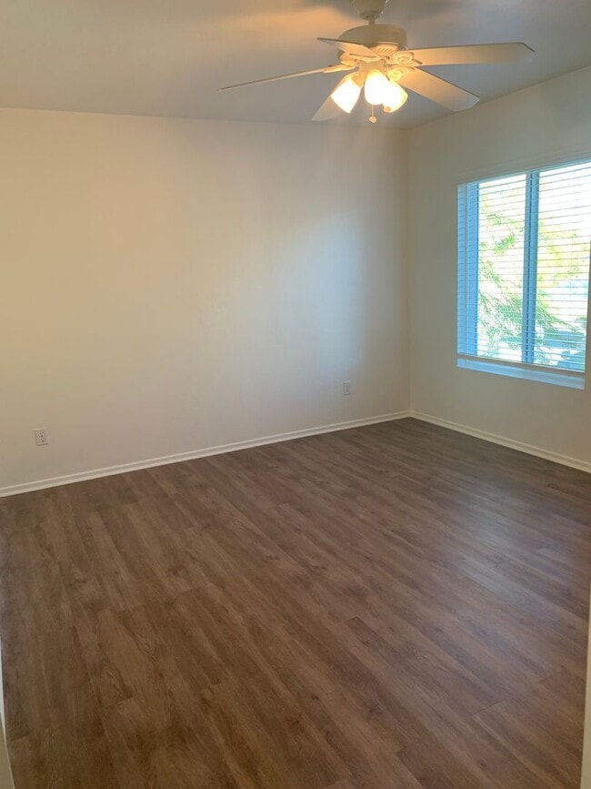 Building Photo - 336 E Limberlost-1