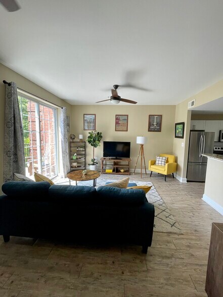 Living Room - 10 E Washington St