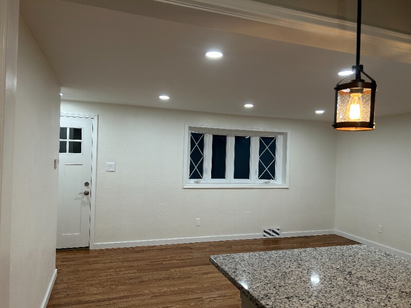 Building Photo - 214 Barbara Dr