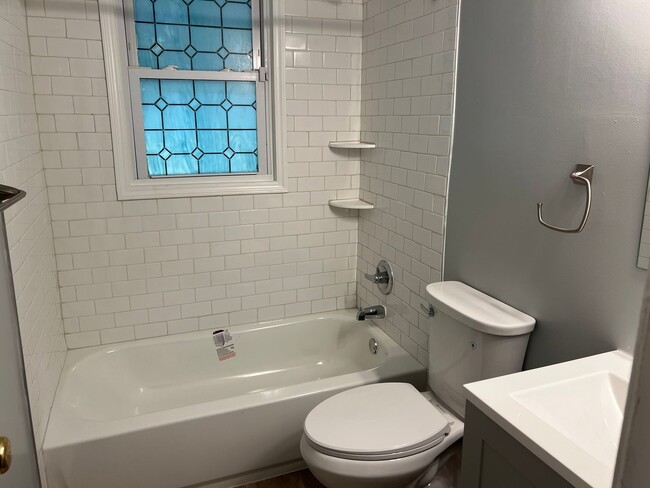 Building Photo - Renovated Rambler Close to Walter Reed, NI...