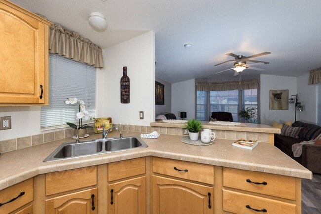 Building Photo - 9351 E 28th St