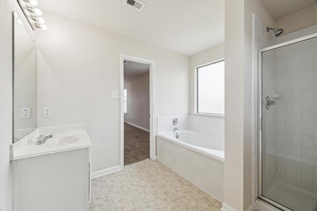 Building Photo - 431 Mantova Dr