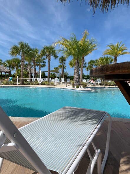 Building Photo - 513 High Tide Ln