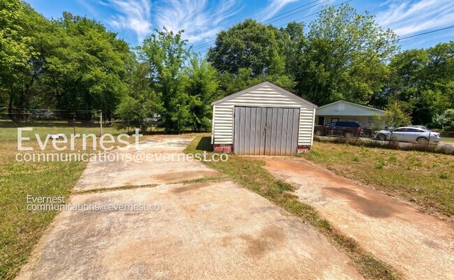 Building Photo - 200 Woodward Dr