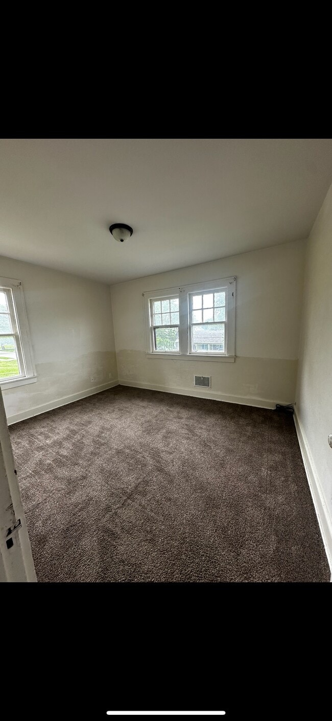 Building Photo - 532 W Ravenwood Ave