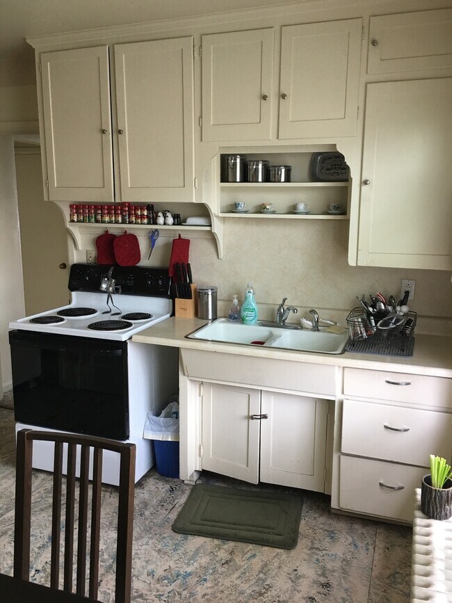 Building Photo - Great 1 bedroom apartment! Close to BYU