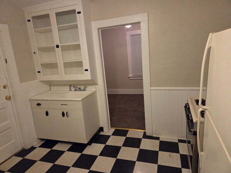 Primary Photo - 553 Penora St