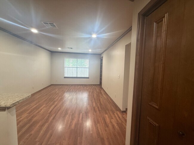 Building Photo - 118 Sahoma Terrace