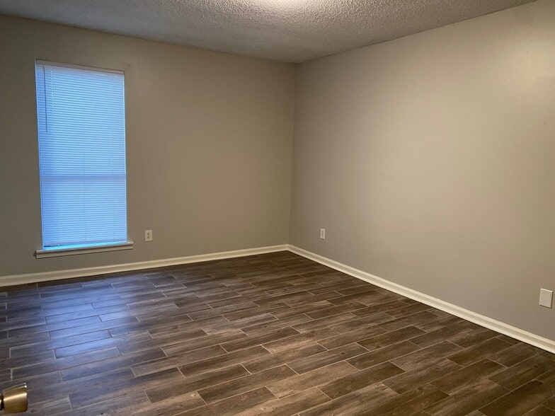 Building Photo - 150 Stratford Ln