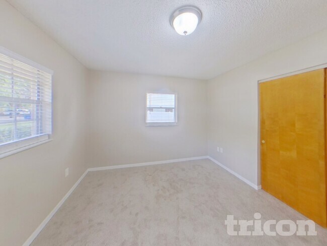 Building Photo - 10811 La Vista Loop