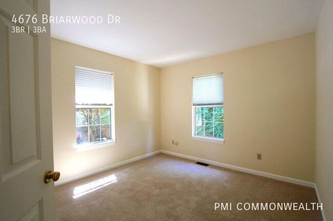 Building Photo - 4676 Briarwood Dr