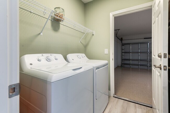 Building Photo - A Luxuriously Furnished 3-Bed, 2-Bath Model Home in Gated Community - Parrish