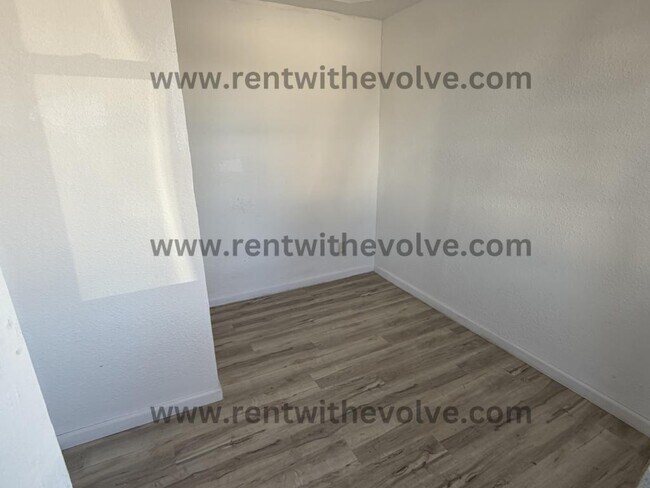 Building Photo - 213 High St