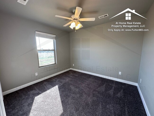 Building Photo - 1305-1307 Cmn Lp Ln