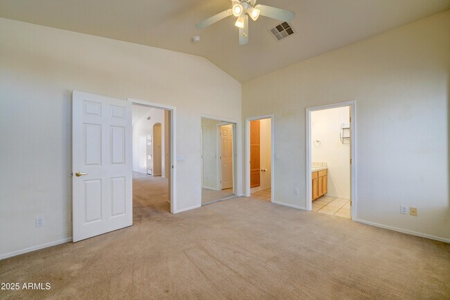 Building Photo - 8900 E Rainier Dr