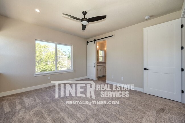 Building Photo - 8943 Fair Oaks Blvd