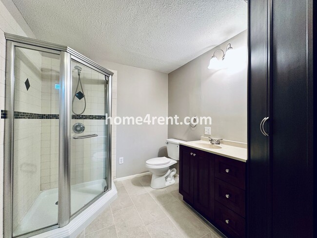 Building Photo - Beautiful Overland Park Home in Blue Valle...