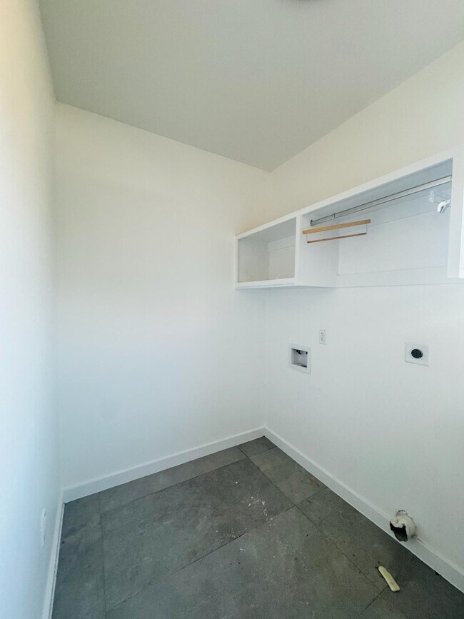 Building Photo - 420 Placido Dr