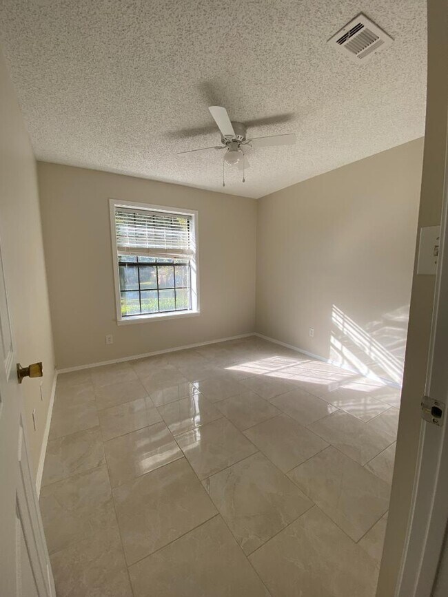 Building Photo - 4702 Jade St