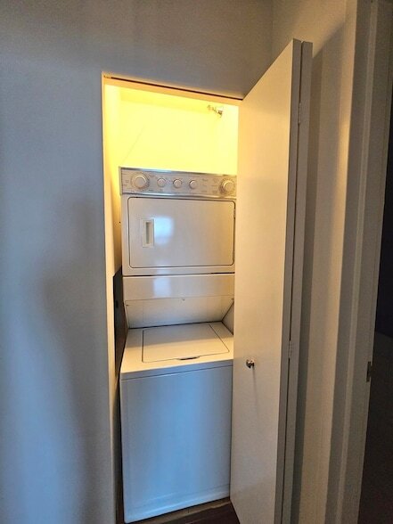 Building Photo - 512 N McClurg Ct