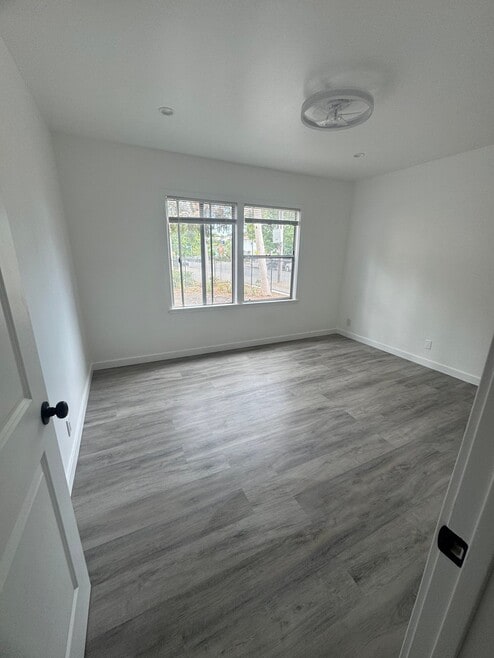 Building Photo - 311 S Ave 59