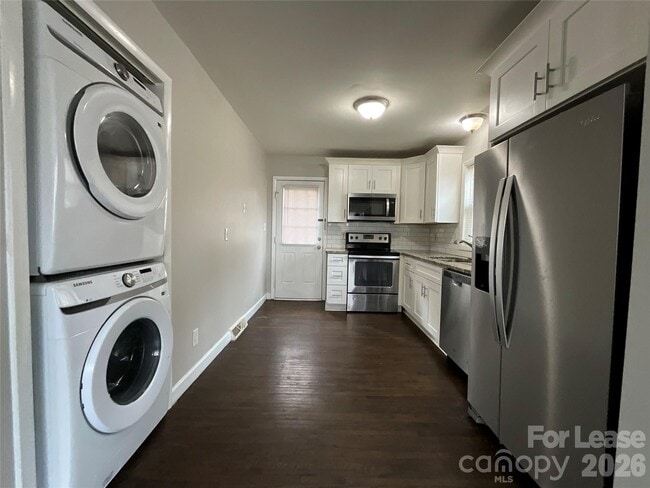 Building Photo - 1624 Eastway Dr