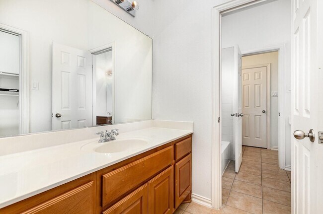 Building Photo - 2742 Hidden Knoll Tr