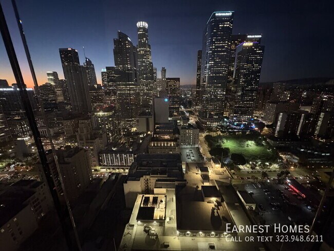 Building Photo - 400 S Broadway